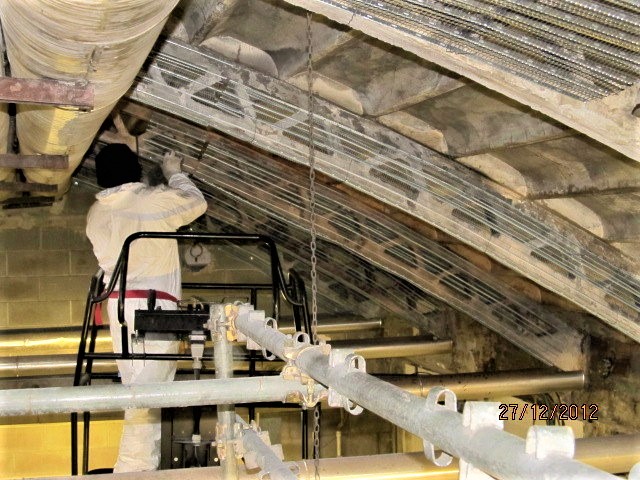 IMPASTO ANTICALPESTIO E FONO – IMPEDENTE E’ un impasto formato da granuli di gomma SBR con curva granulometrica controllata e da